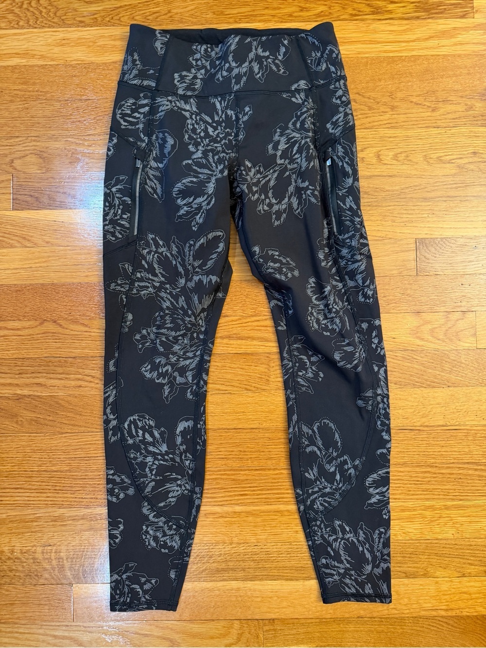 Athleta Rainier Reflective Tight Leggings in Black Floral Aluna Bloom - Small